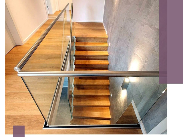 Перила для лестницы в доме — изготовление и монтаж в Москве