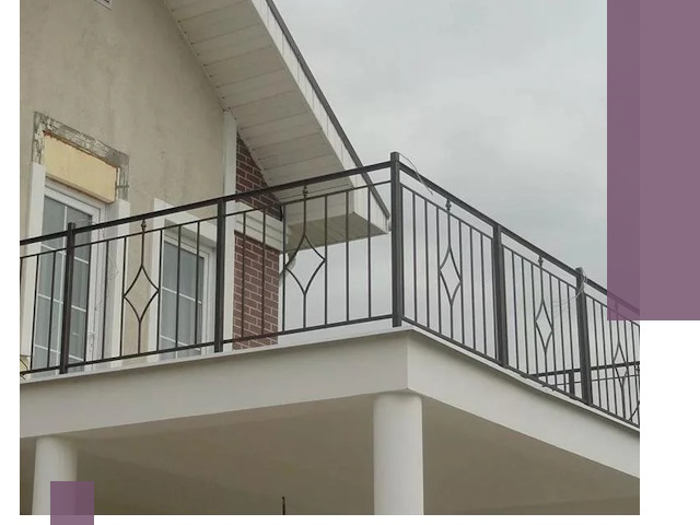 Изготовление балконных ограждений в Москве из металла и стекла