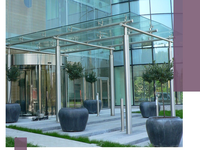 Навесы из стекла на заказ в Москве — монтаж и установка