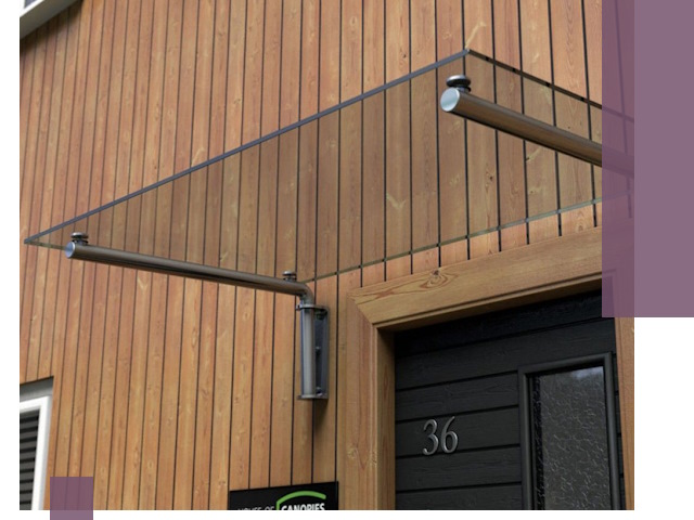 Стеклянные козырьки на входы и фасады в Москве