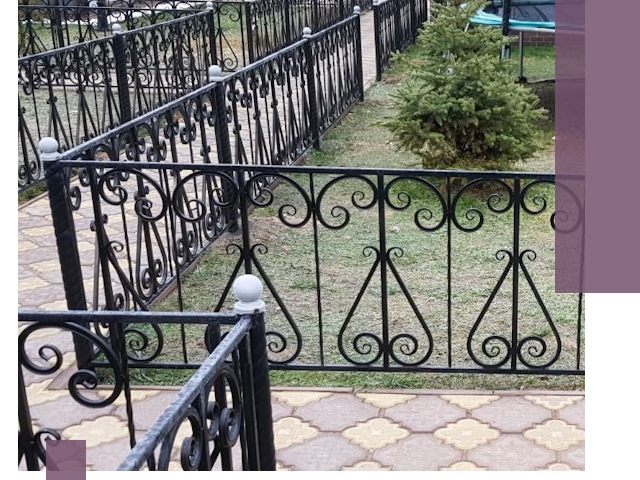 Кованые газонные ограждения под ключ в Москве